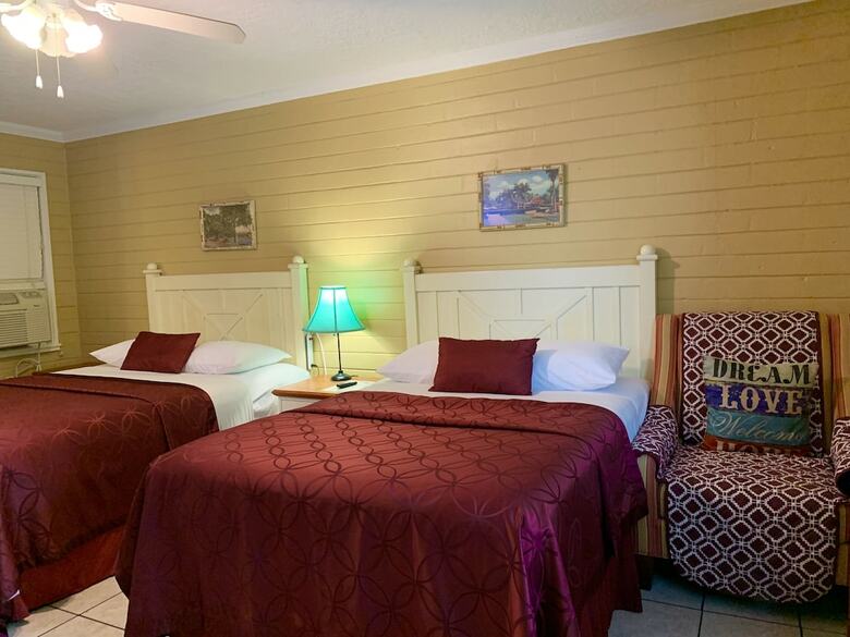 Motel Lakeside Inn And Cafe
