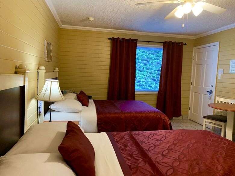 Motel Lakeside Inn And Cafe