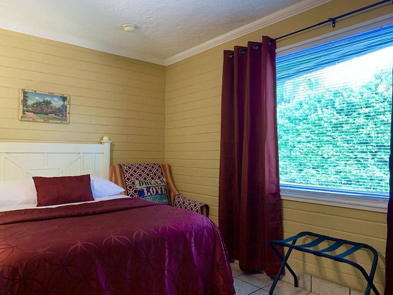 Motel Lakeside Inn And Cafe