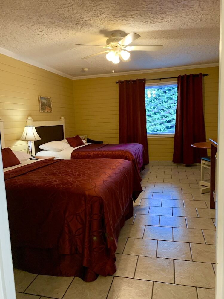 Motel Lakeside Inn And Cafe