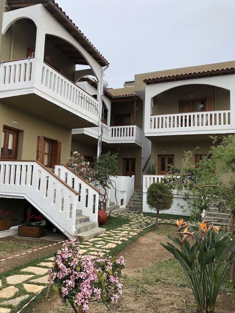 Apartamentos Nicolas Beach Guesthouse