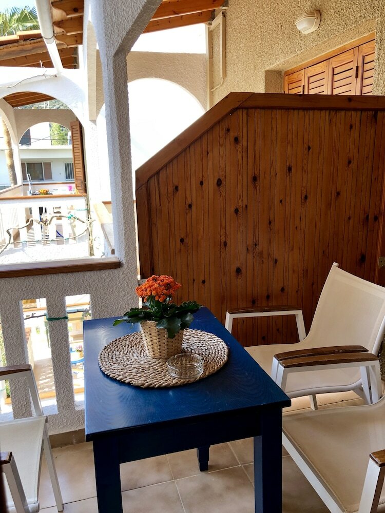 Apartamentos Nicolas Beach Guesthouse