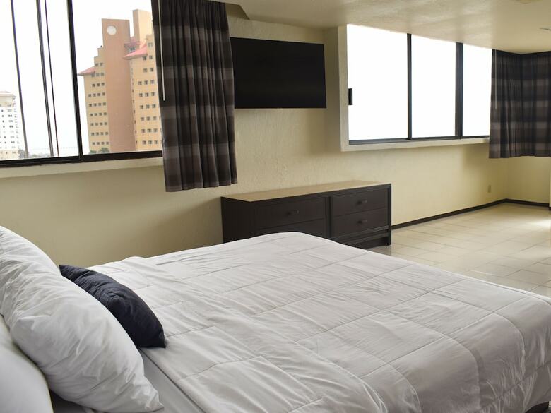 Hotel Corona Plaza
