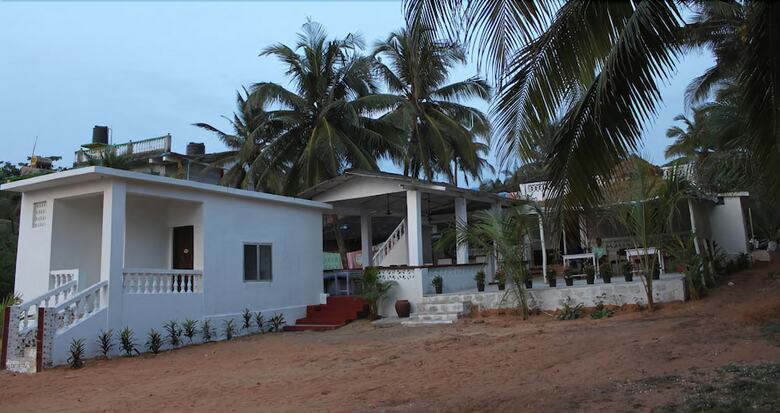 Hotel Ocean View Goan Beach House