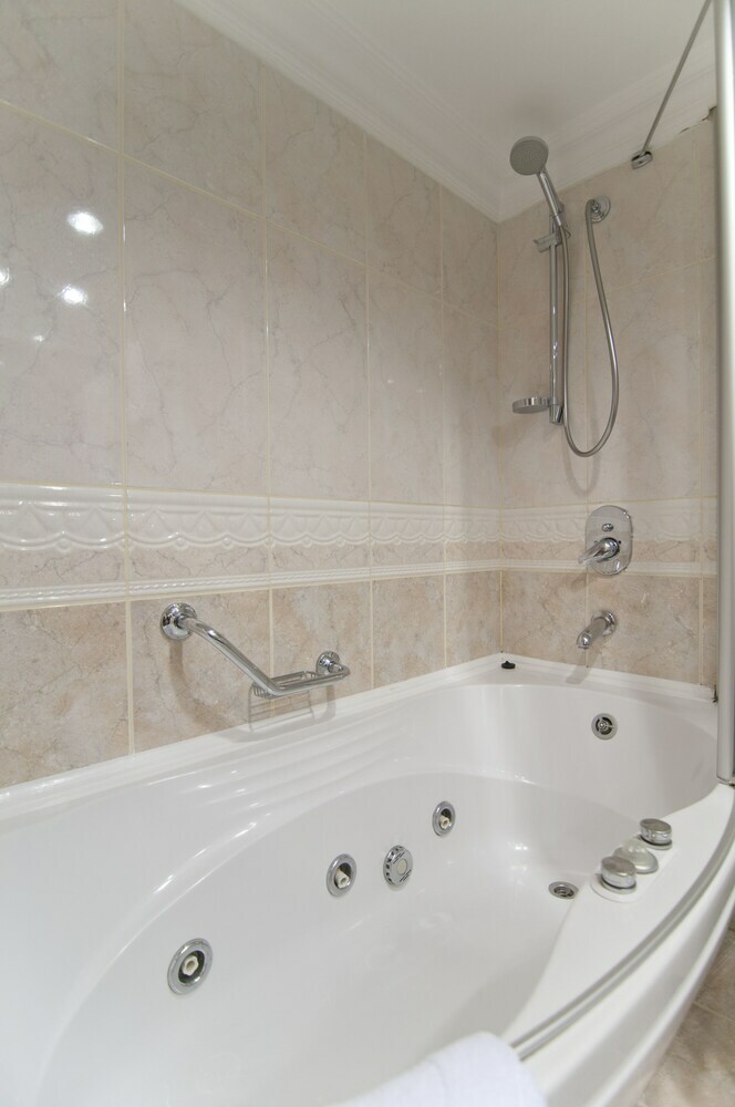 Hotel B�y�k Abant Oteli