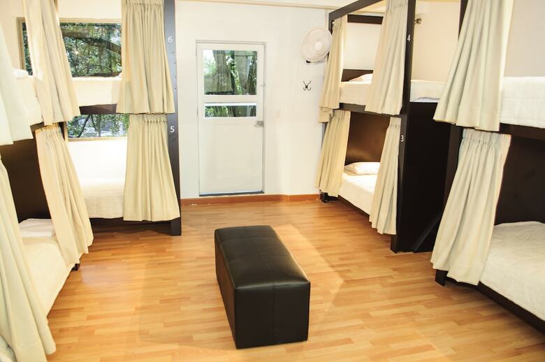 Hostal Lleras Calle 8