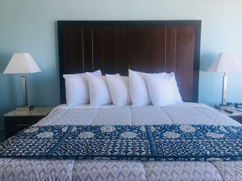Dolphin Cove Motel