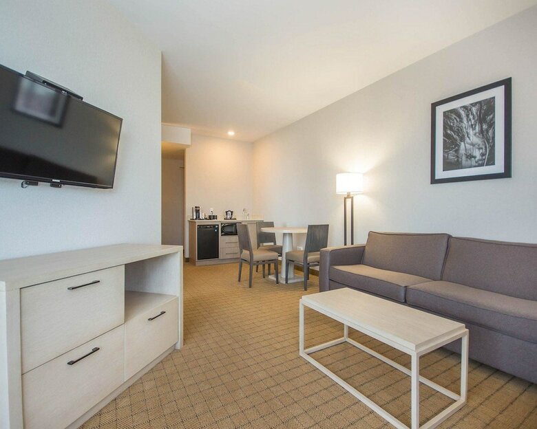 Hotel Comfort Inn & Suites