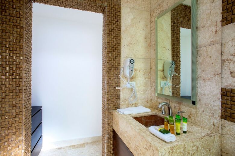 Chateau Del Mar