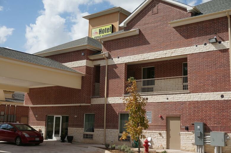 The Bungalows Hotel & Event Center