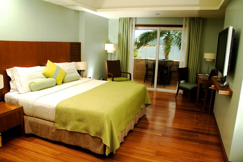 Hotel The Lighthouse Marina Resort