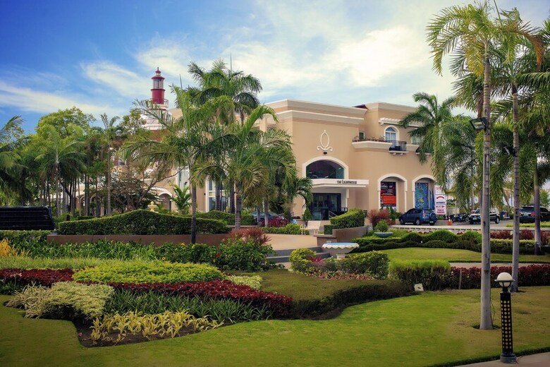 Hotel The Lighthouse Marina Resort