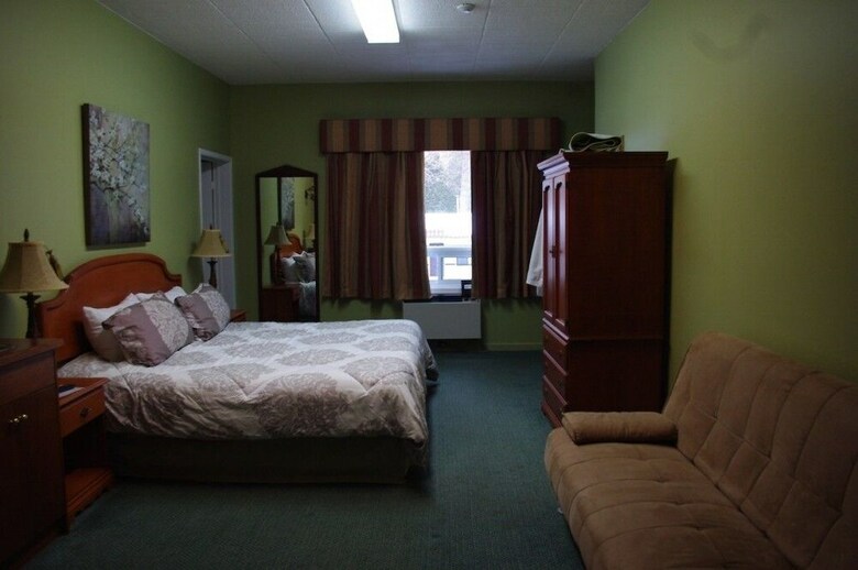 Hotel Pine Dale Motor Inn