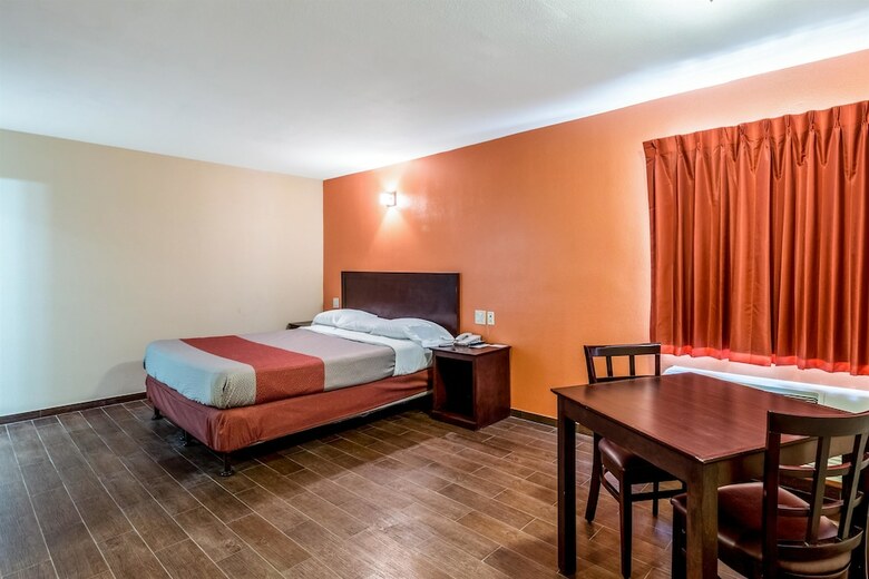 Motel 6 Blythe South