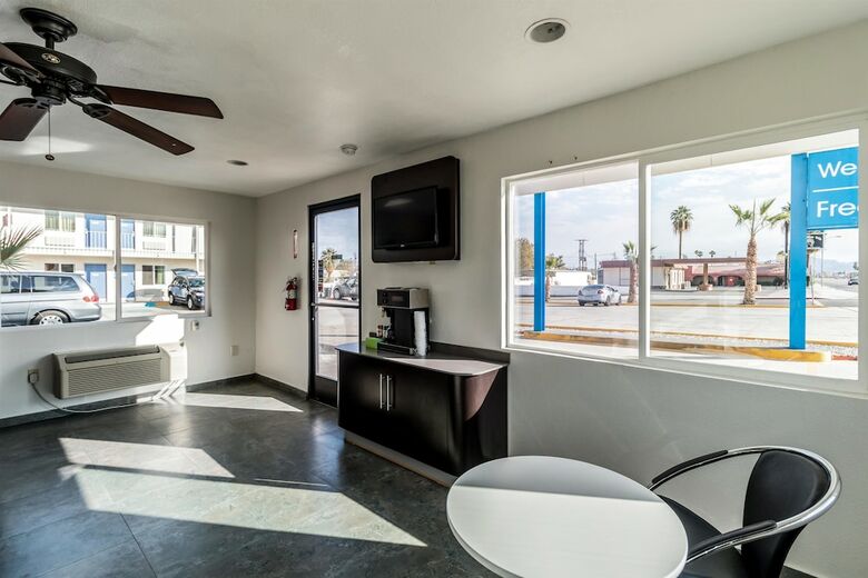 Motel 6 Blythe South