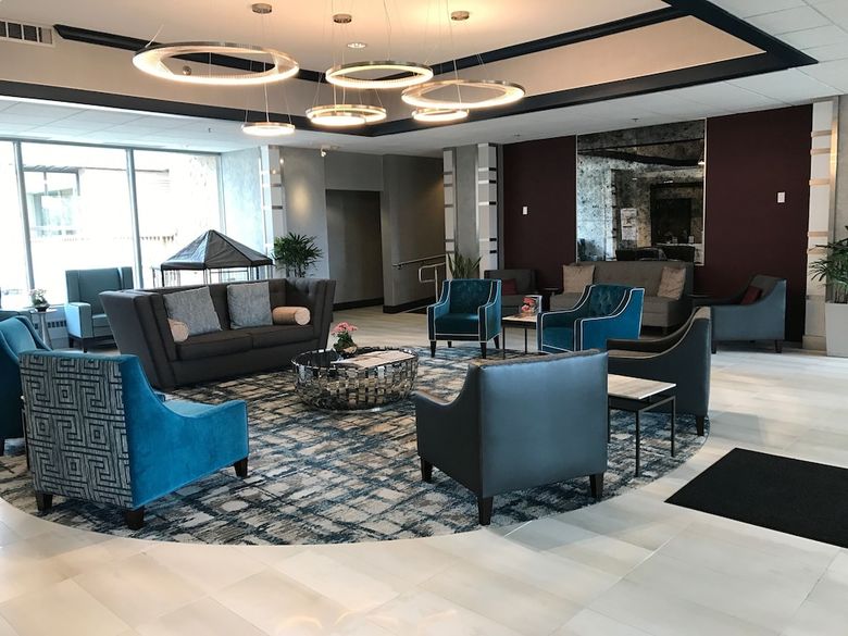 Sheraton Milwaukee Brookfield Hotel
