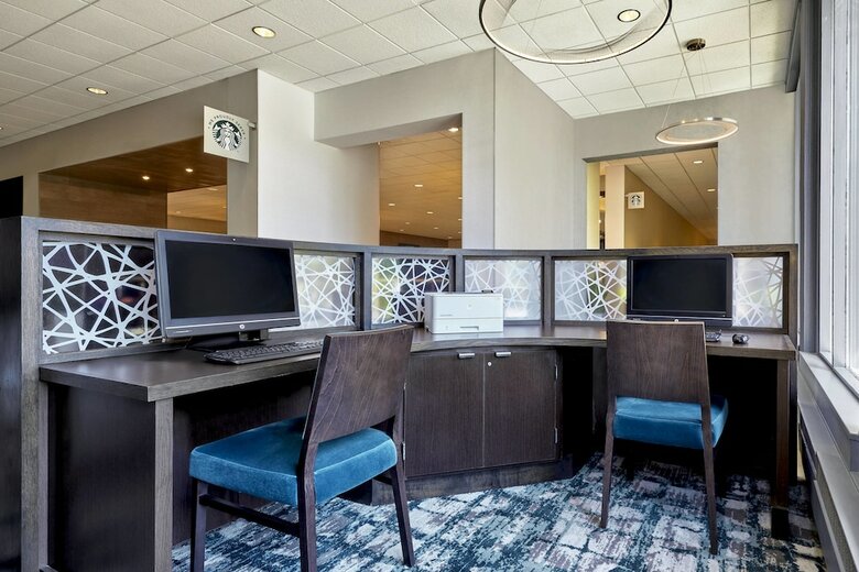 Sheraton Milwaukee Brookfield Hotel