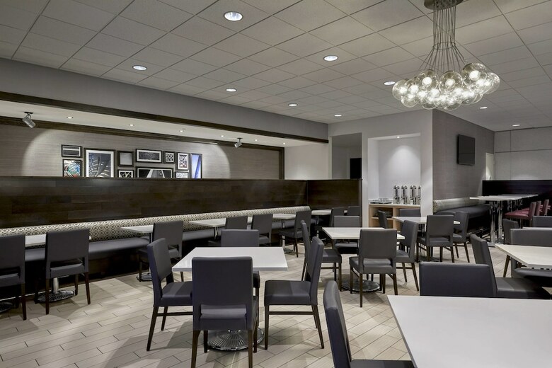 Sheraton Milwaukee Brookfield Hotel