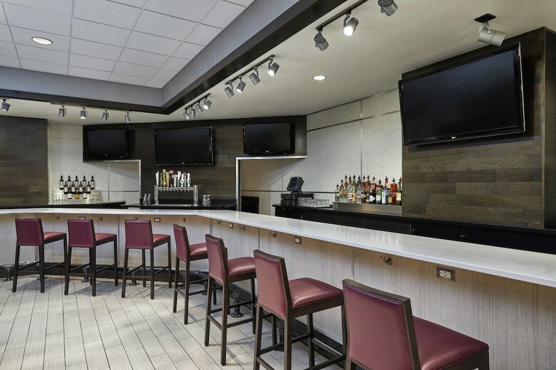 Sheraton Milwaukee Brookfield Hotel