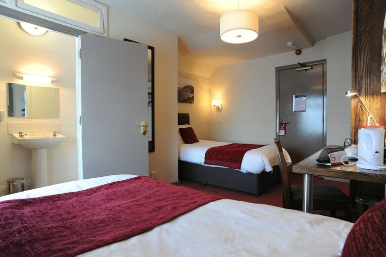 Posada The Spyglass And Kettle