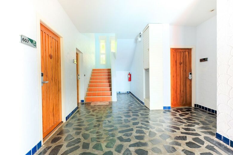 Apartamento Oyo The Chalet Phuket Resort