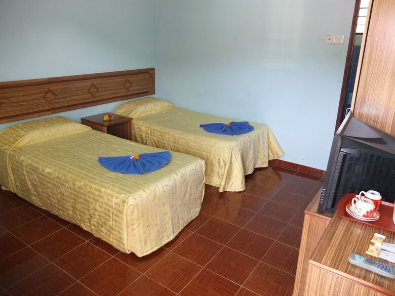 Hotel Purnama Beach Resort