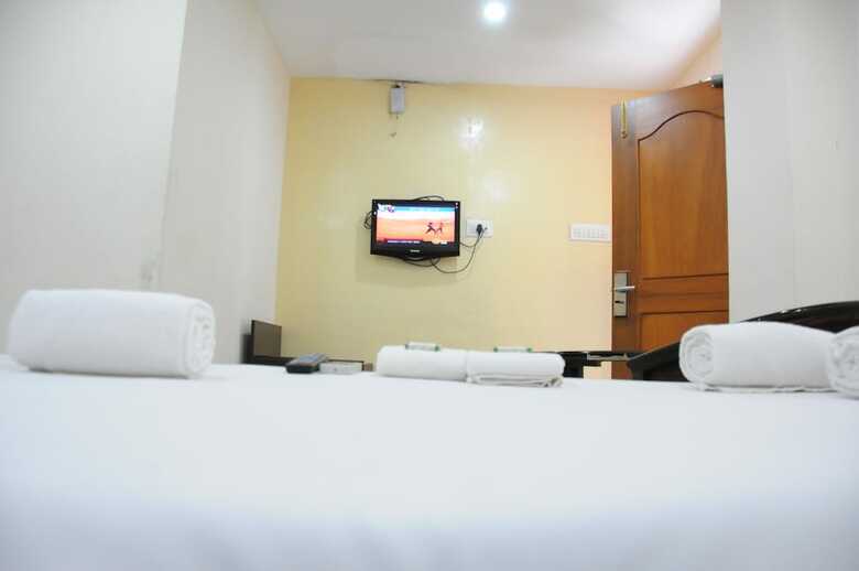 Hotel Lloyds Guest House - Us Consulate