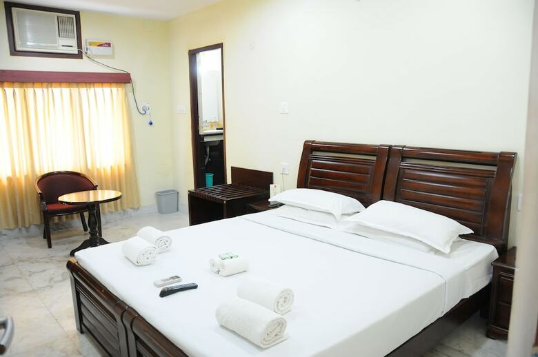 Hotel Lloyds Guest House - Us Consulate