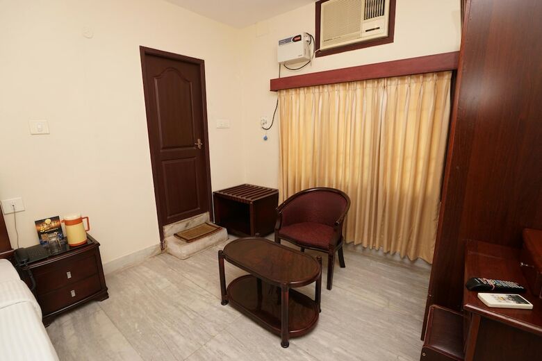 Hotel Lloyds Guest House - Us Consulate