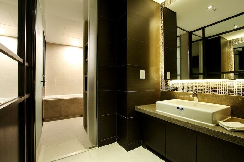 R.lee Suite Hotel Songdo