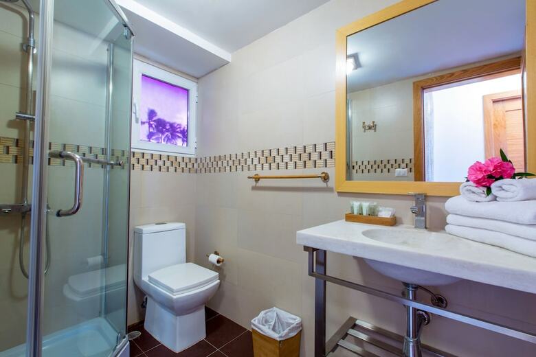 Villa Los Corales Tropical Beach Resort & Spa
