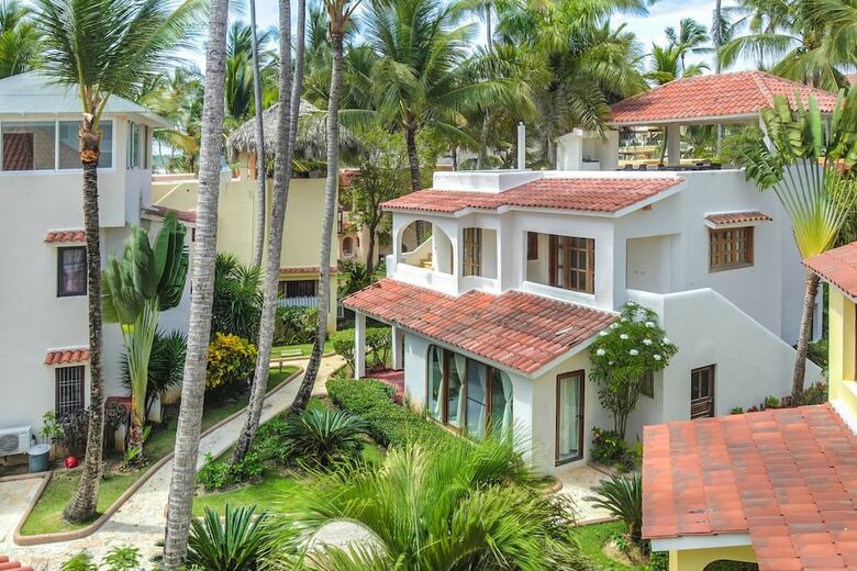 Villa Los Corales Tropical Beach Resort & Spa