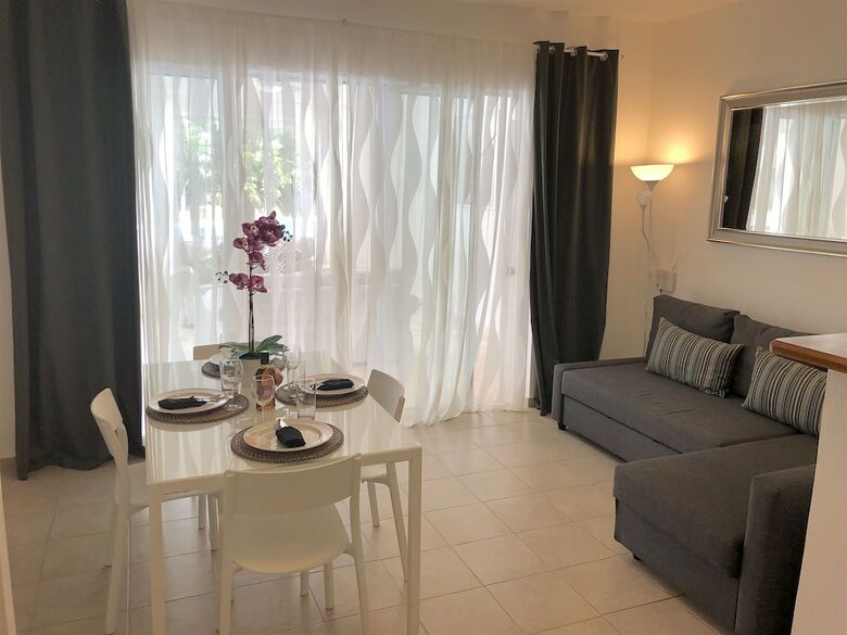 Villa Los Corales Tropical Beach Resort & Spa