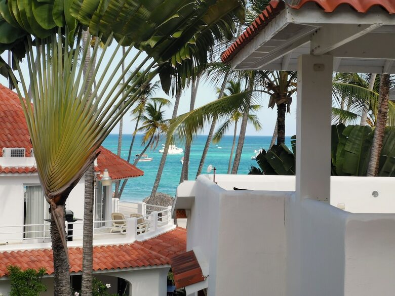 Villa Los Corales Tropical Beach Resort & Spa
