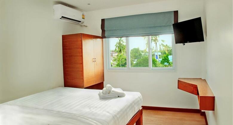 Hotel Maenam Bay Resort