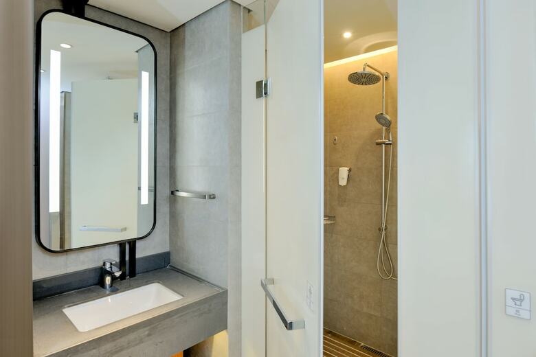 Ibis Styles Shanghai New Hongqiao Hotel