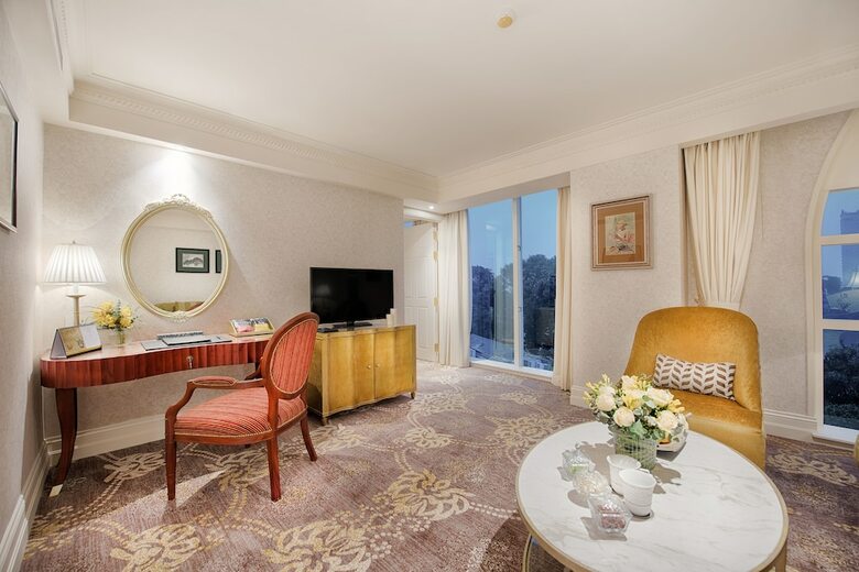 Apricot Hotel