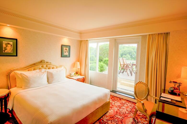 Apricot Hotel