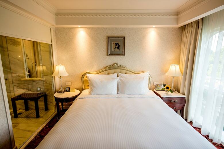 Apricot Hotel