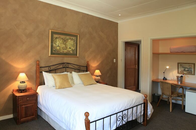 Hotel Loerie Guest Lodge
