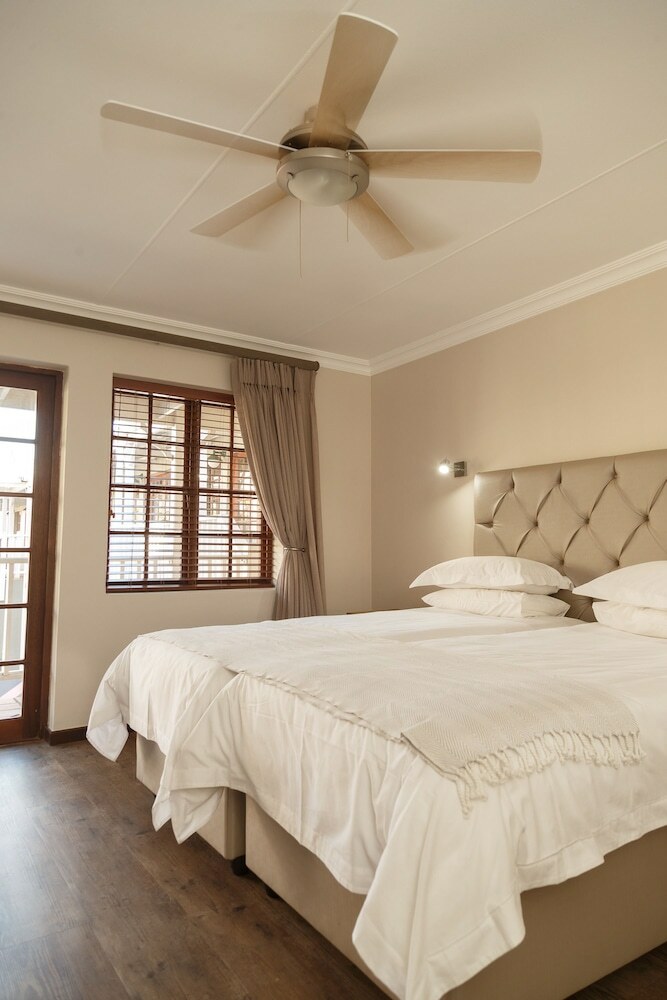 Hotel Loerie Guest Lodge