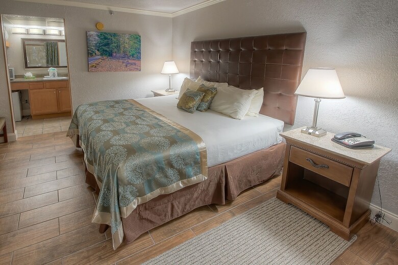Hotel Accommodation By Willow Brook Lodge