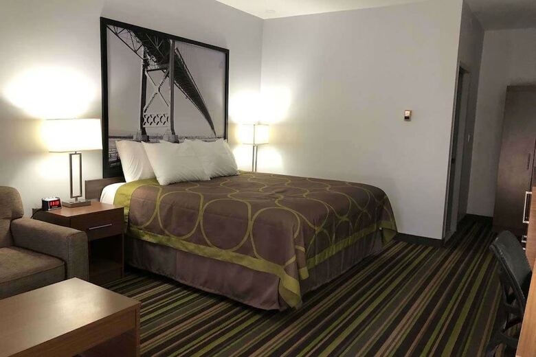 Motel Super 8 By Wyndham Windsor/dougall