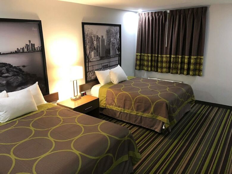 Motel Super 8 By Wyndham Windsor/dougall