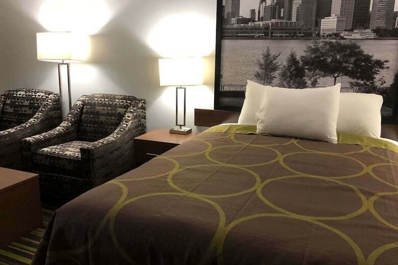 Motel Super 8 By Wyndham Windsor/dougall