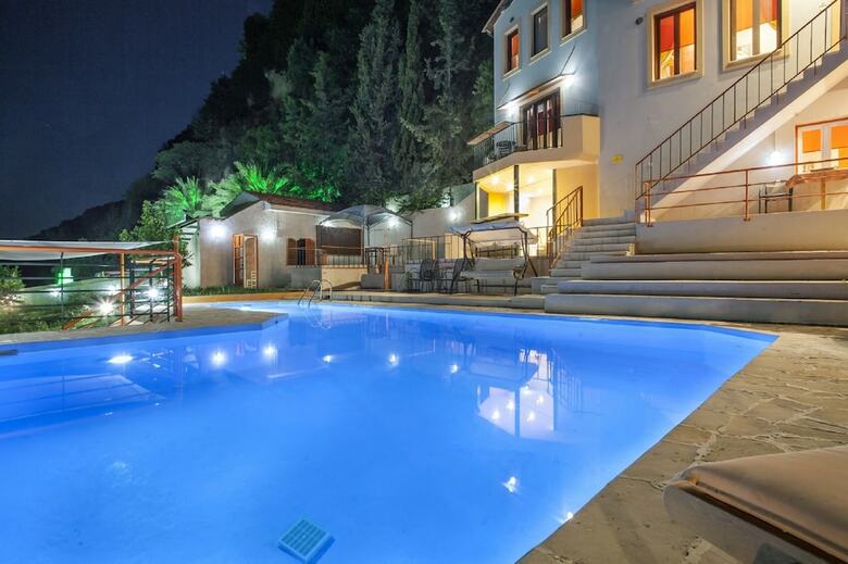 Aparthotel Estate Kares
