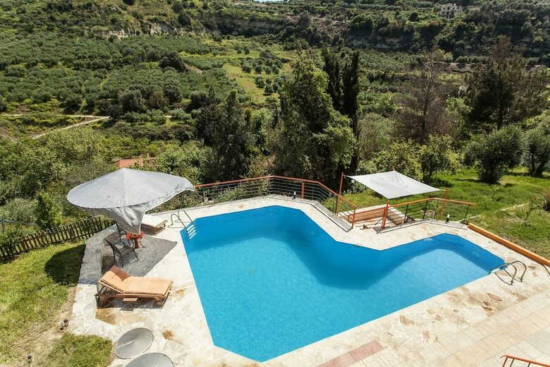 Aparthotel Estate Kares