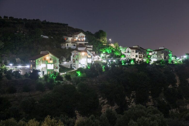 Aparthotel Estate Kares