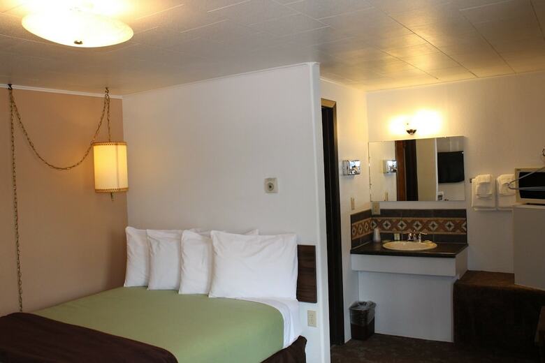 Bell's Motor Lodge Motel