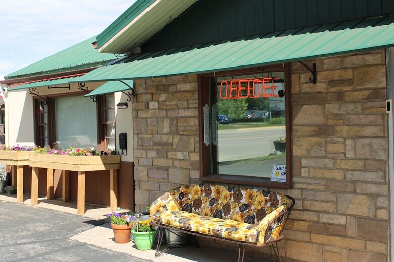 Bell's Motor Lodge Motel